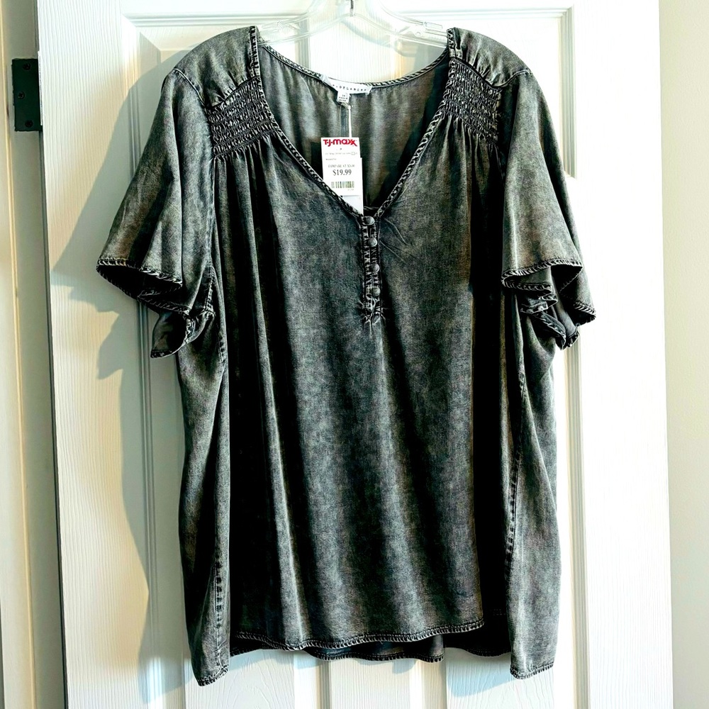 Cute butterfly sleeve top